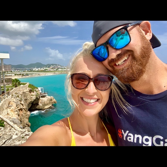 Meet your Posher, Katie 💋 - Picture 2 of 8